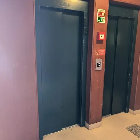 Downtown 80 Meters To Metro And Free Parking *