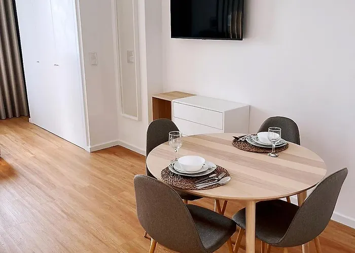 Downtown 80 Meters To Metro And Free Parking