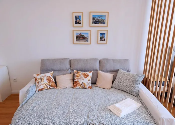 Downtown 80 Meters To Metro And Free Parking *