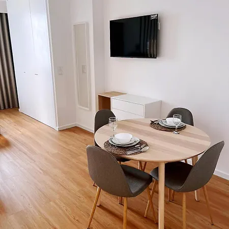 Downtown 80 Meters To Metro And Free Parking