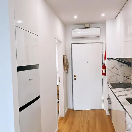 Апартаменты Downtown 80 Meters To Metro And Free Parking