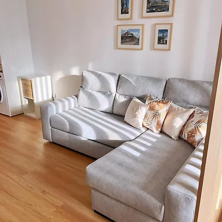 Downtown 80 Meters To Metro And Free Parking